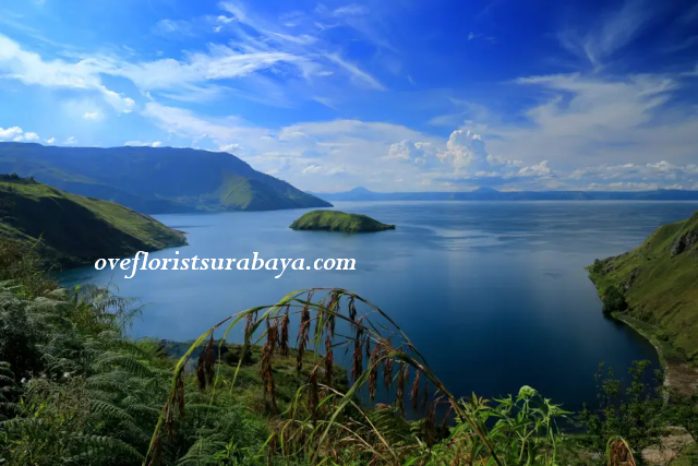 Melihat Keindahan Budaya Alam